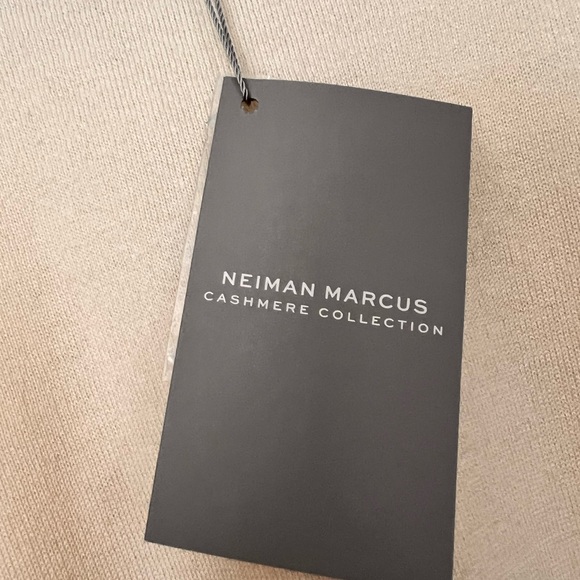 Neiman Marcus Cashmere Collection, flutter sleeve sweater - Picture 3 of 6